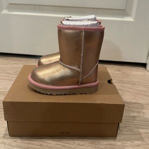NIB Ugg Classic Metallic Glitter Boot in toddler girls size 7